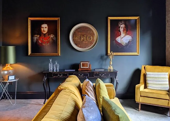 The Bells - Luxury Serviced