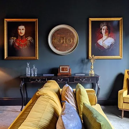 The Bells - Luxury Serviced