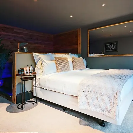 The Bells - Luxury Serviced *