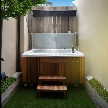 The Bells - Luxury Serviced *