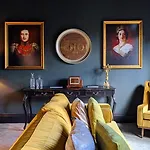 The Bells - Luxury Serviced