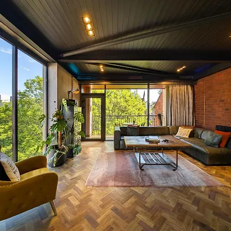 The Bells - Luxury Serviced *