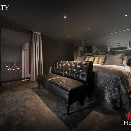 The Bells - Luxury Serviced *