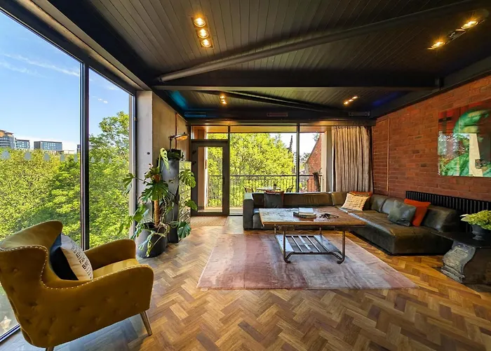 The Bells - Luxury Serviced *